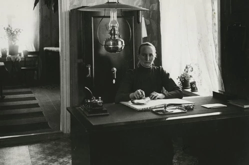 First female branch manager Esteri Heikinheimo behind her desk