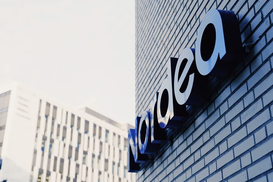 Decorative image of Nordea logo on the front of Oslo Headquarter