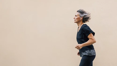 women-running-listening